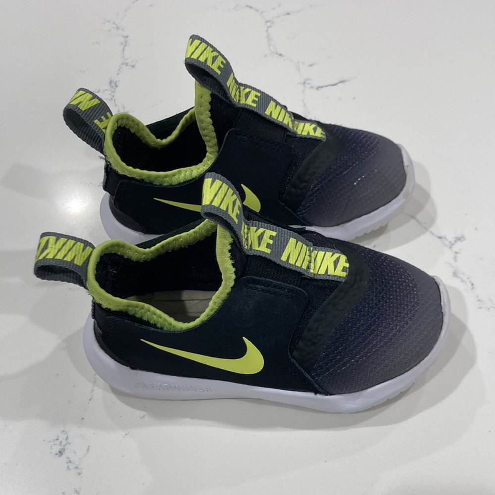 Nike flex runner toddler size 6